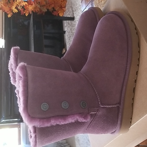 NIB Purple UGGS - Picture 2 of 12